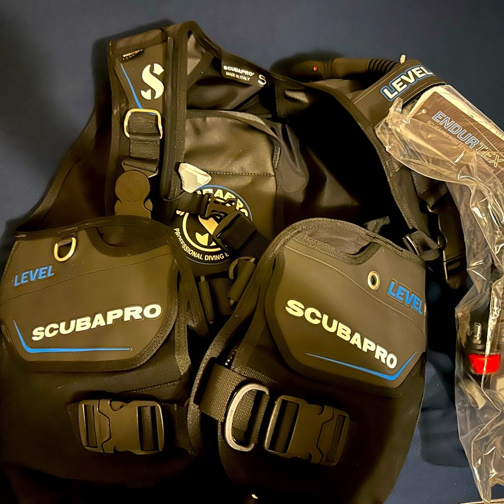 This is a scuba pro level  BCD, brand new, never used.